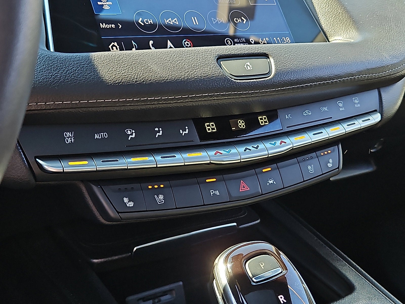 2023 Cadillac XT4 Premium Luxury