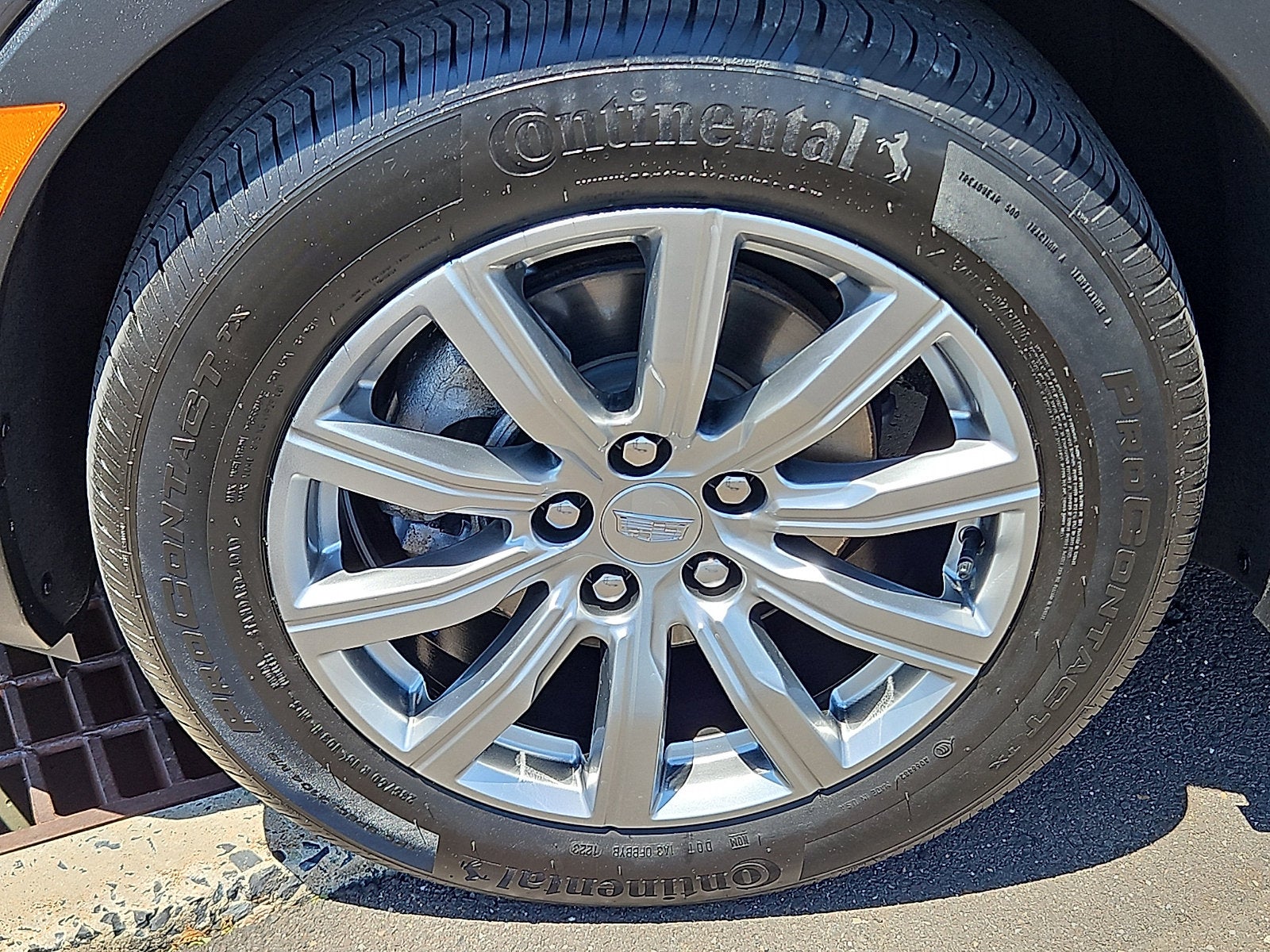 2023 Cadillac XT4 Premium Luxury