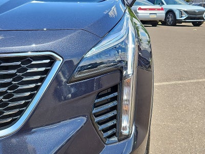 2023 Cadillac XT4 Premium Luxury