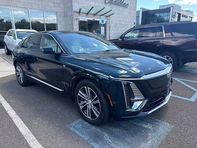 2024 Cadillac LYRIQ Luxury 2