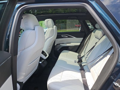 2024 Cadillac LYRIQ Luxury 2