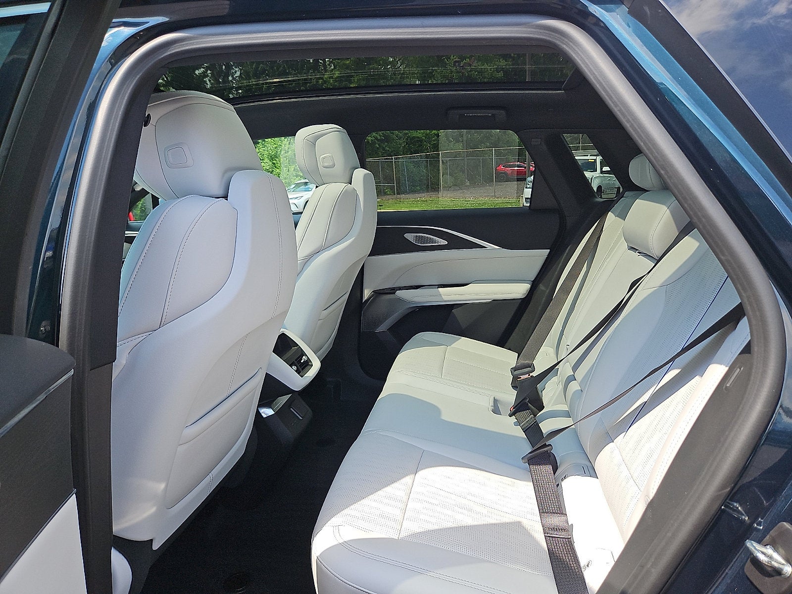 2024 Cadillac LYRIQ Luxury 2