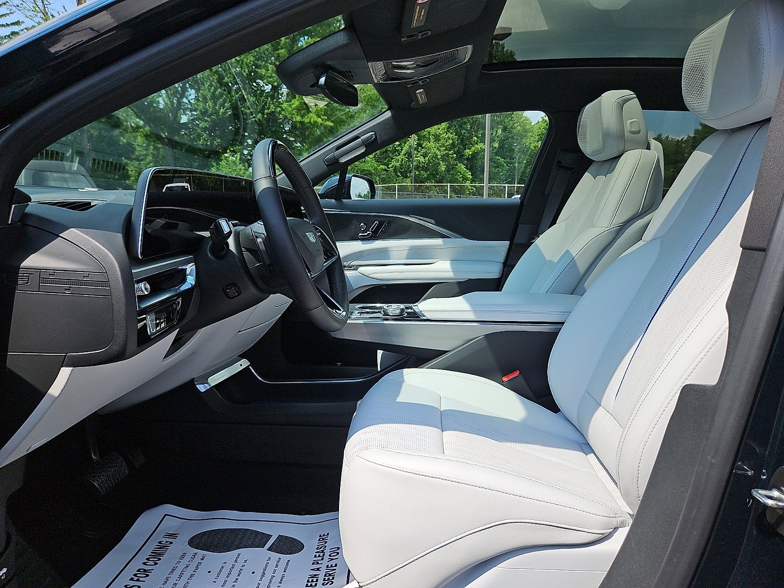 2024 Cadillac LYRIQ Luxury 2