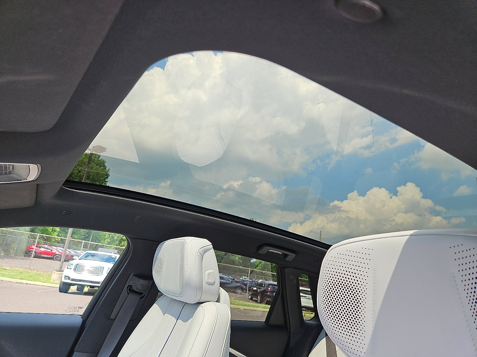 2024 Cadillac LYRIQ Luxury 2