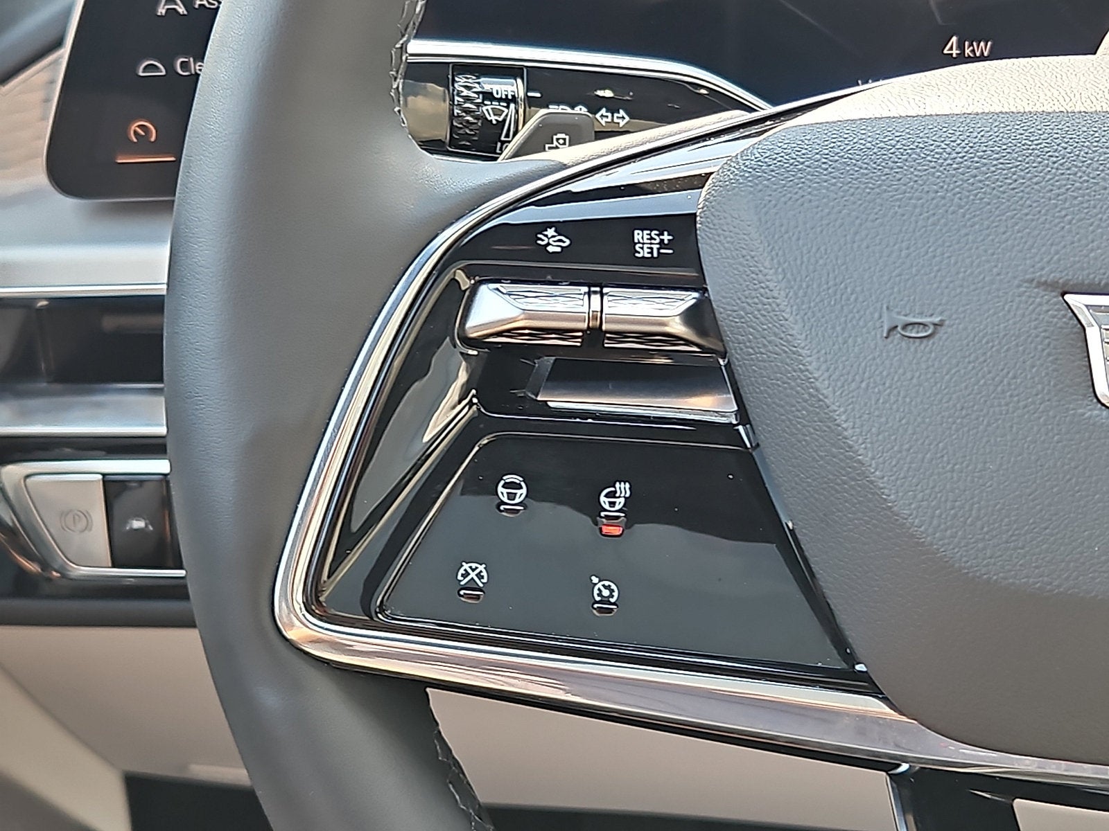2024 Cadillac LYRIQ Luxury 2
