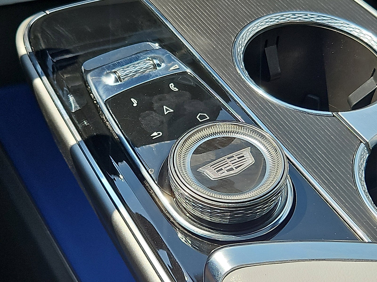 2024 Cadillac LYRIQ Luxury 2