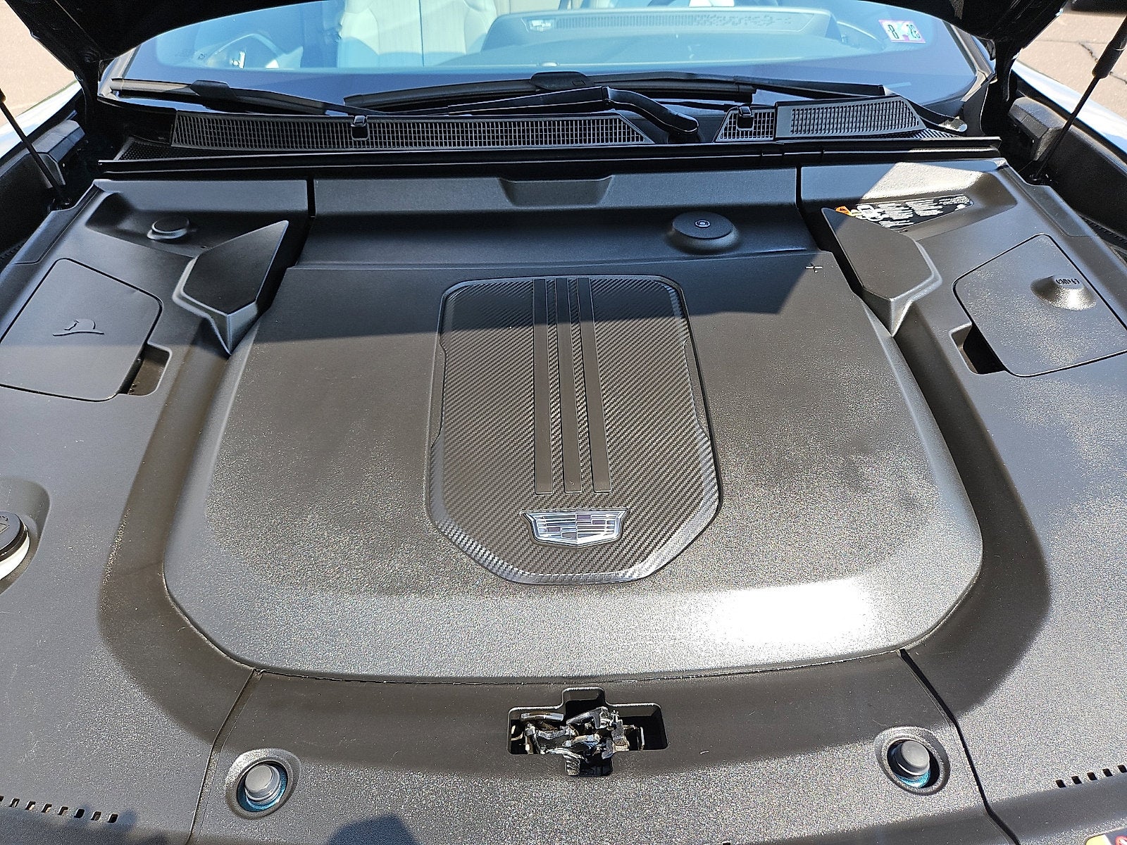 2024 Cadillac LYRIQ Luxury 2