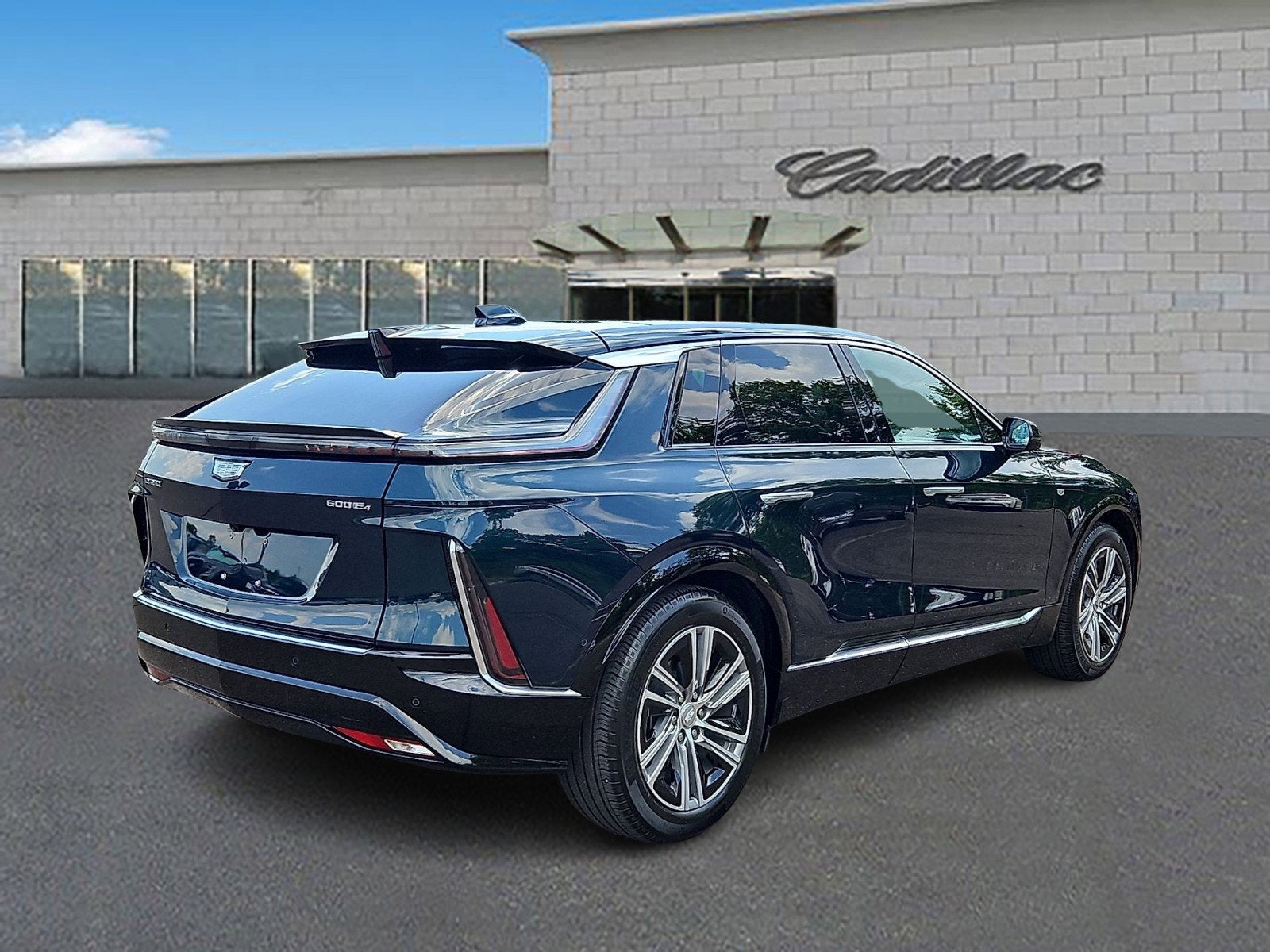 2024 Cadillac LYRIQ Luxury 2