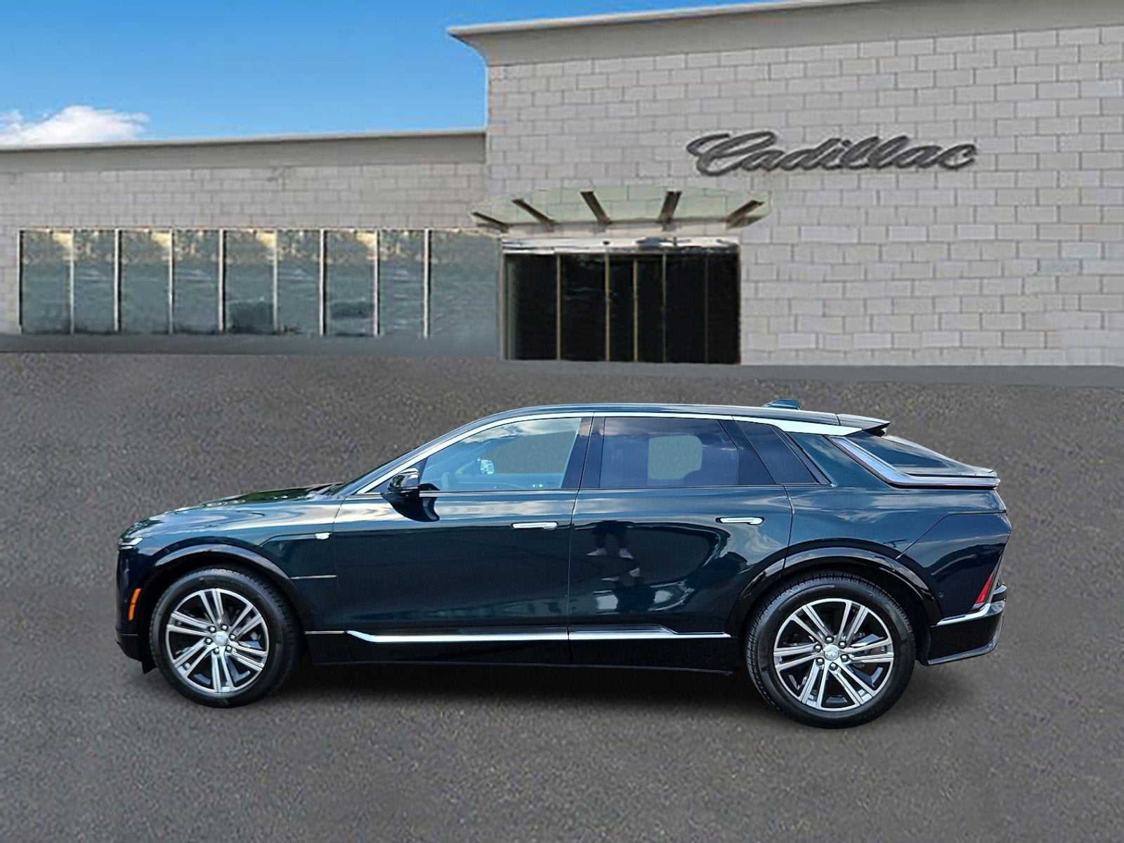 2024 Cadillac LYRIQ Luxury 2
