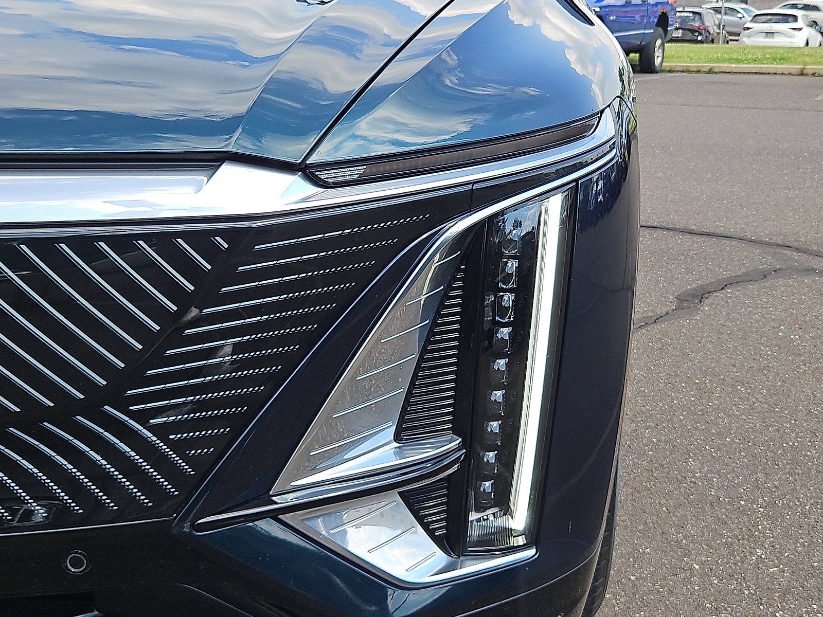 2024 Cadillac LYRIQ Luxury 2
