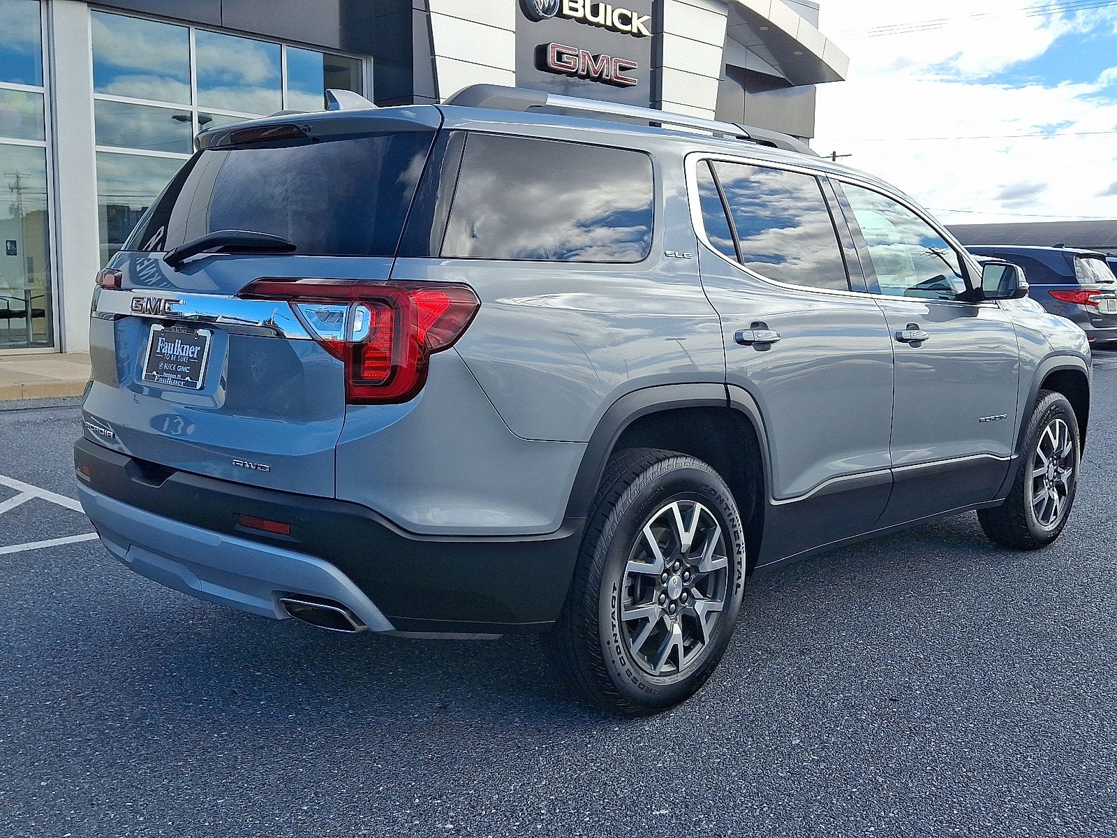 2023 GMC Acadia SLE