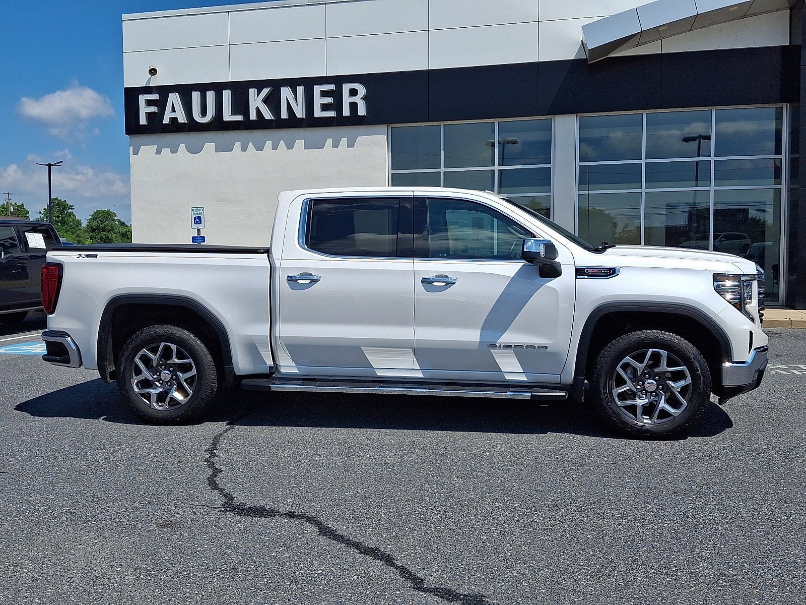 2023 GMC Sierra 1500 SLT
