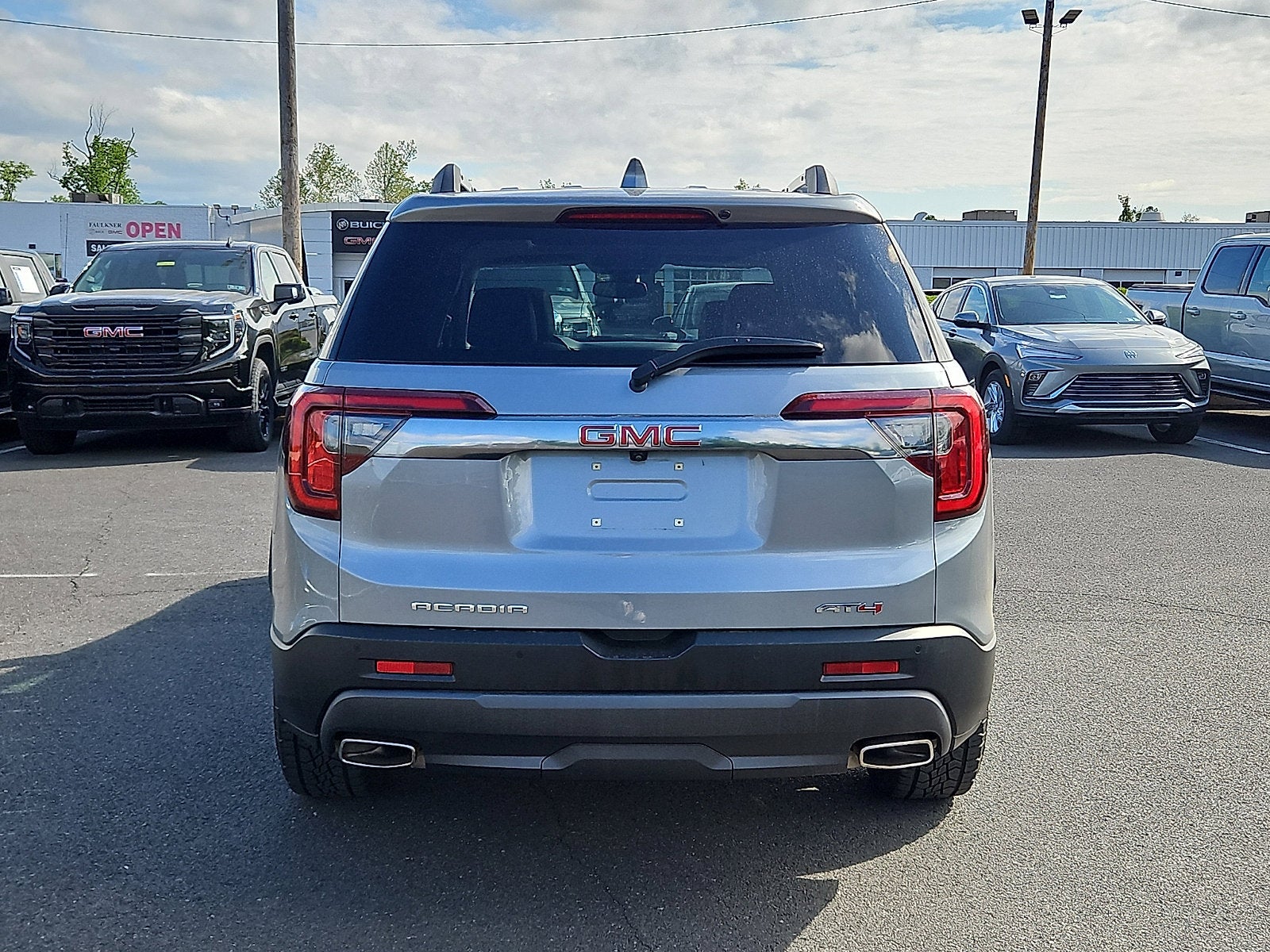 2023 GMC Acadia AT4