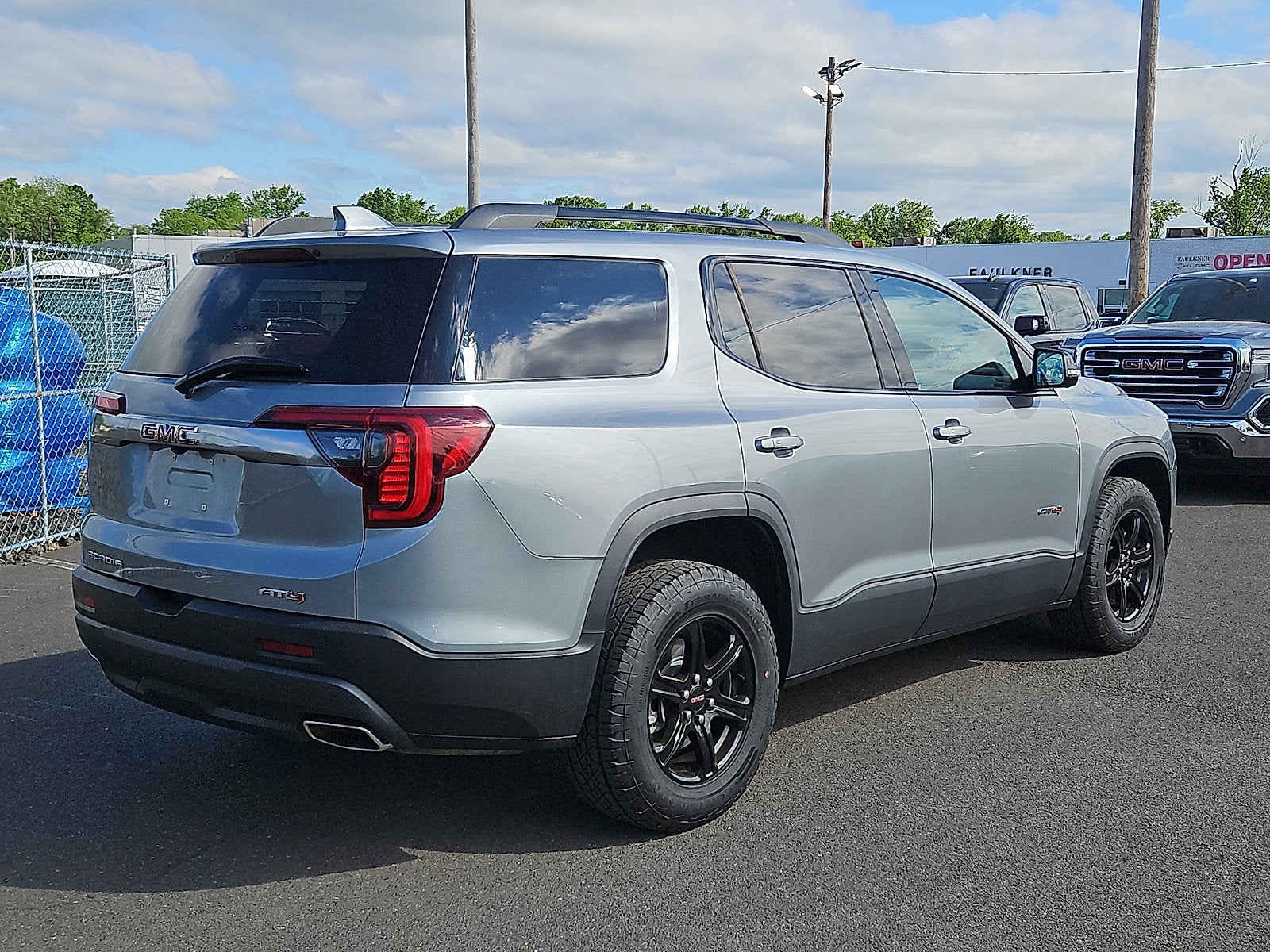 2023 GMC Acadia AT4