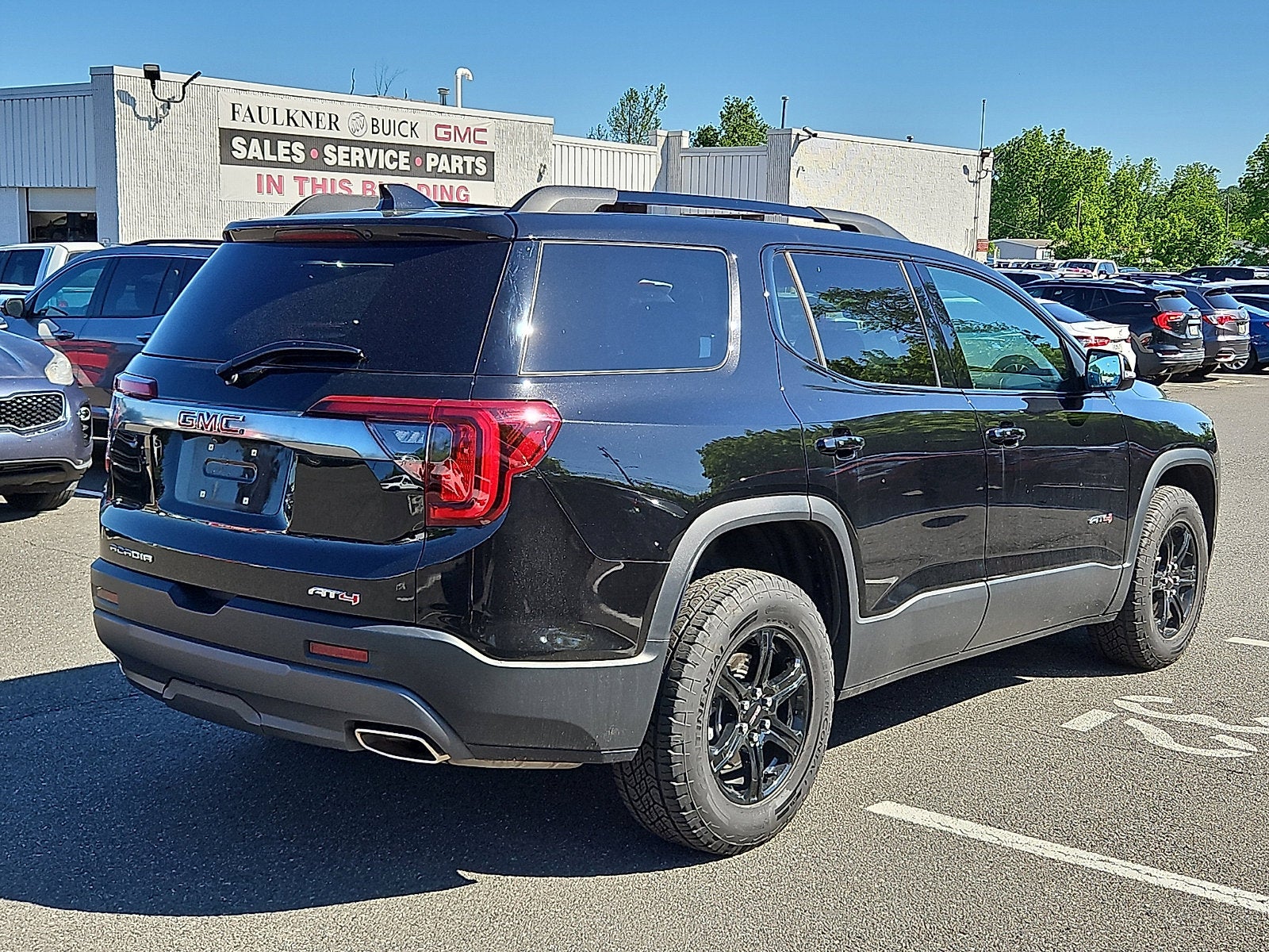 2023 GMC Acadia AT4