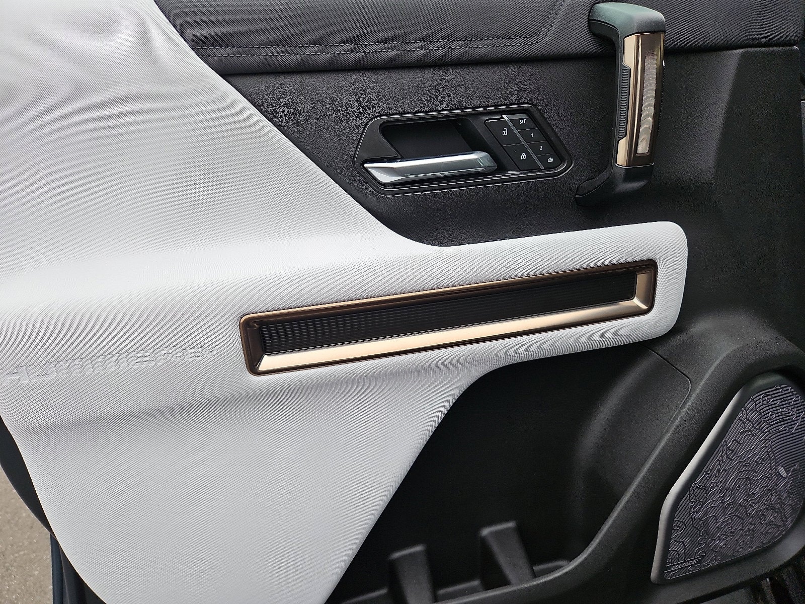 2025 GMC HUMMER EV SUV 2X