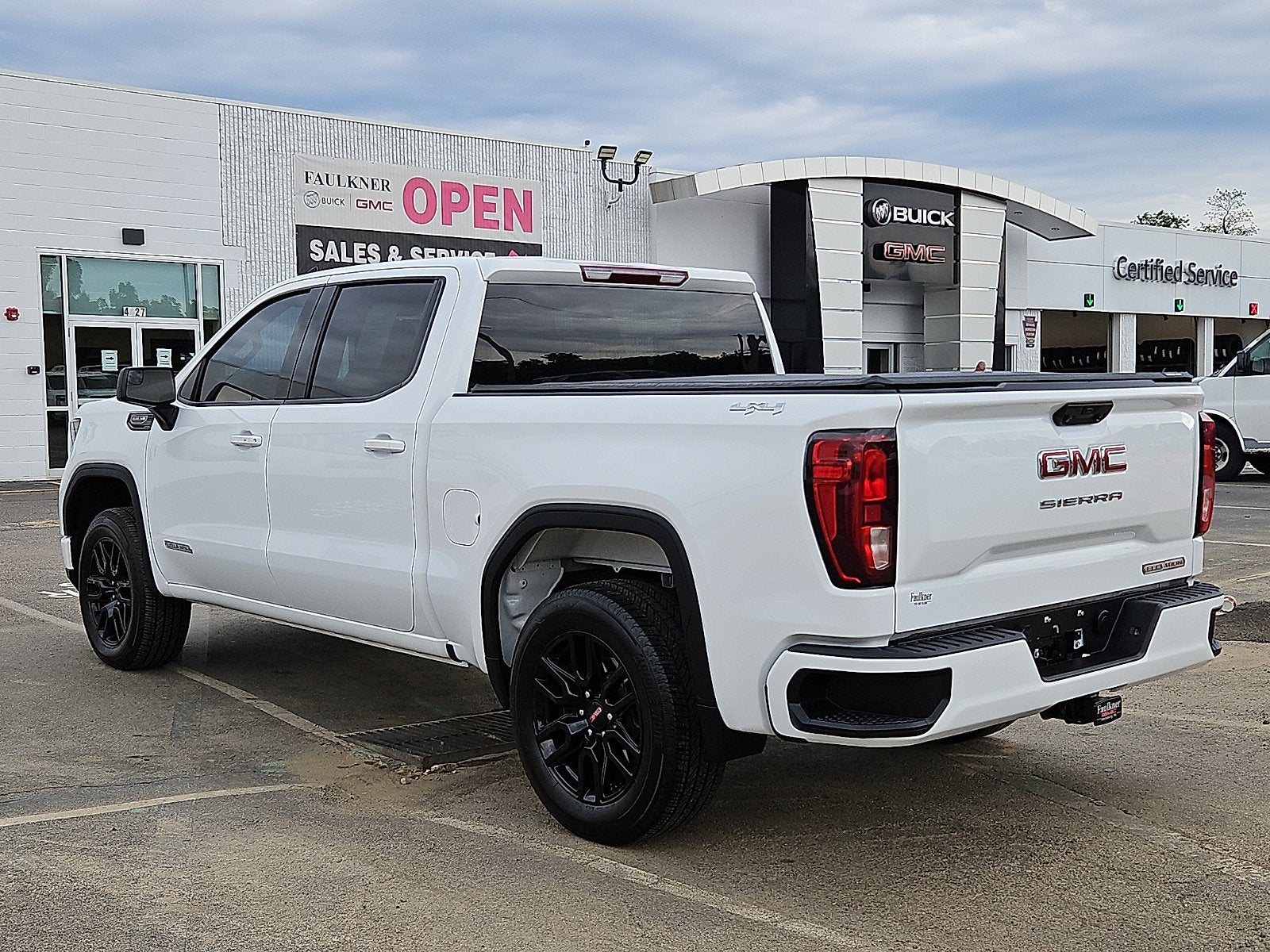 2024 GMC Sierra 1500 Elevation