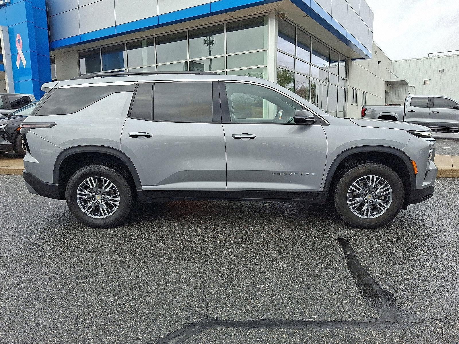 2025 Chevrolet Traverse LT