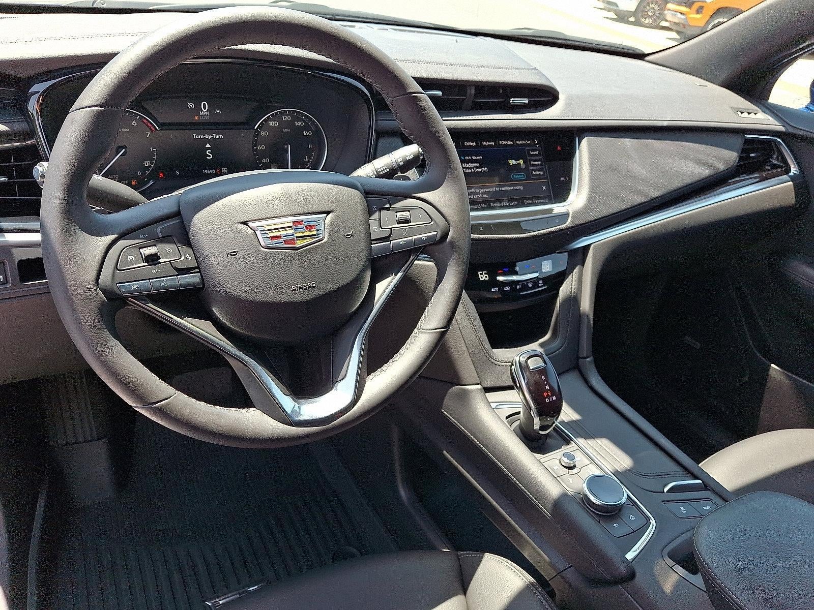 2024 Cadillac XT6 Luxury