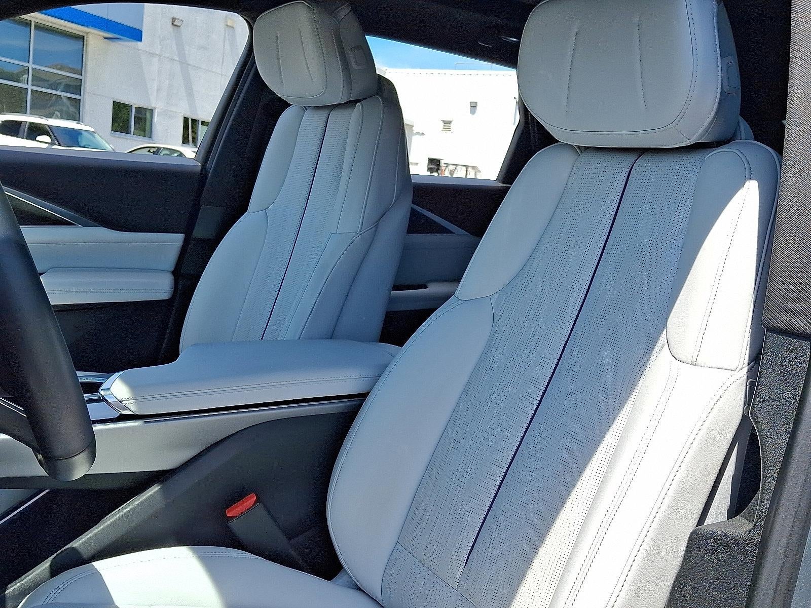 2024 Cadillac LYRIQ Luxury 1