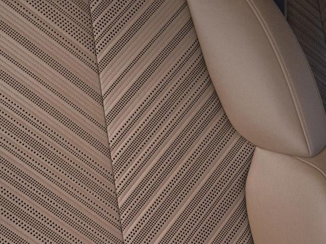 2025 Cadillac ESCALADE IQ AWD Luxury 2