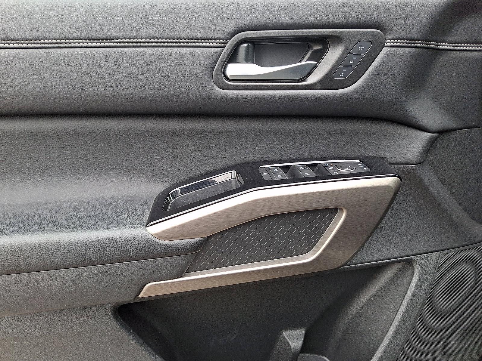 2023 Nissan Pathfinder Platinum 4WD