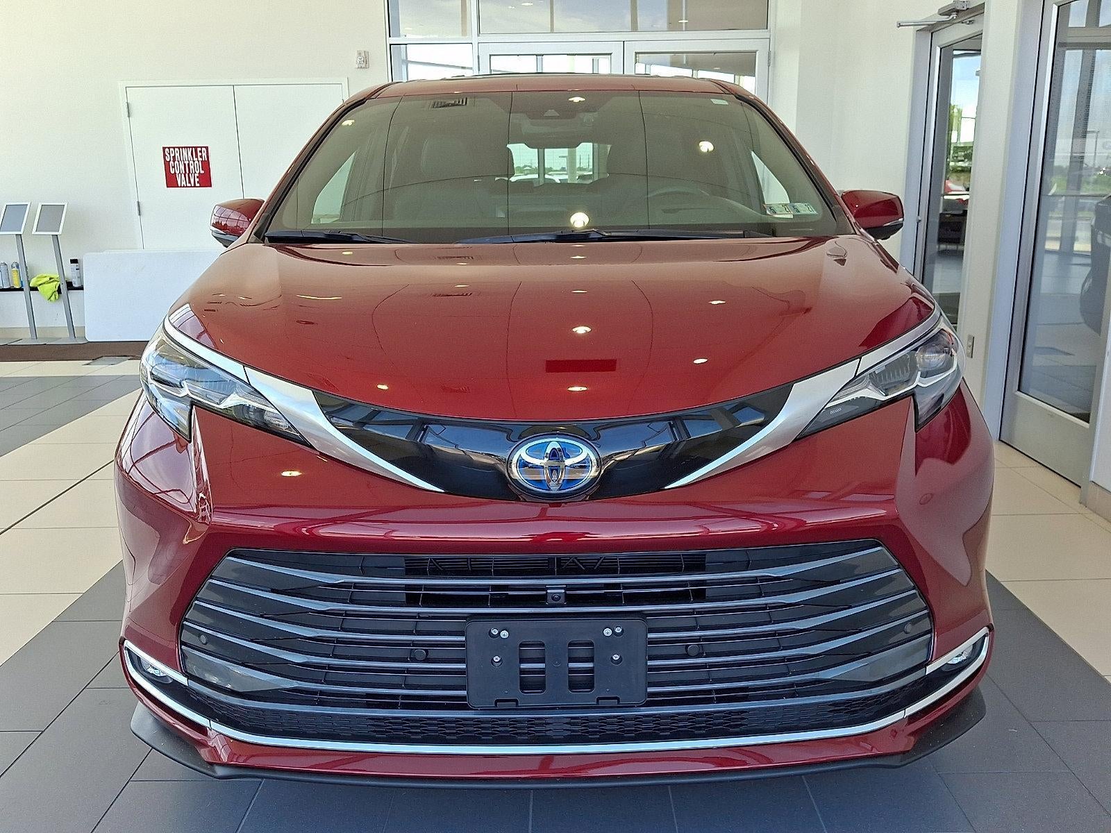 2025 Toyota Sienna Platinum AWD 7-Passenger (GS)
