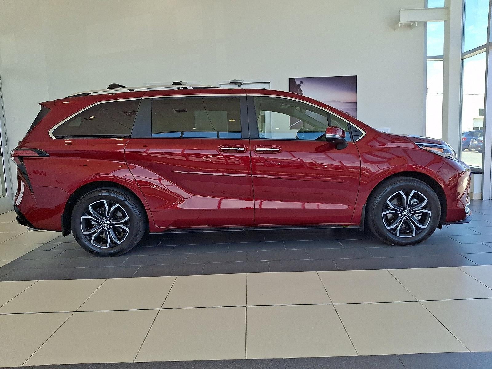2025 Toyota Sienna Platinum AWD 7-Passenger (GS)