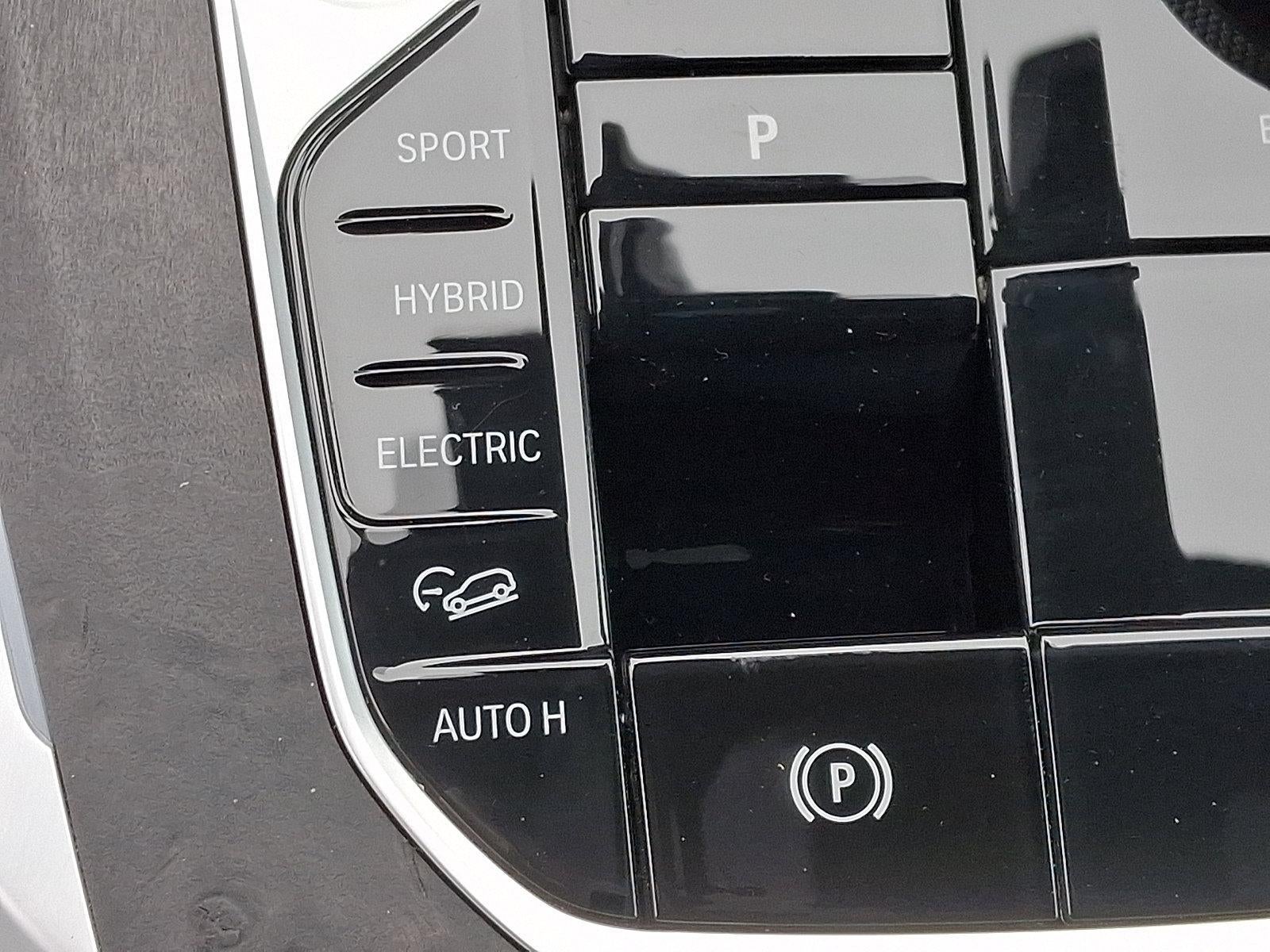 2025 BMW X5 xDrive50e Plug-In Hybrid