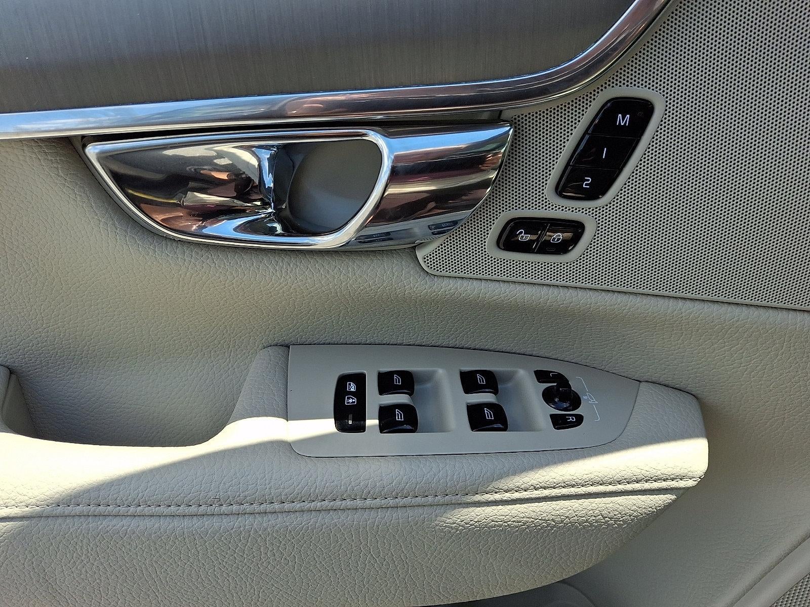 2017 Volvo S90 T6 AWD Momentum