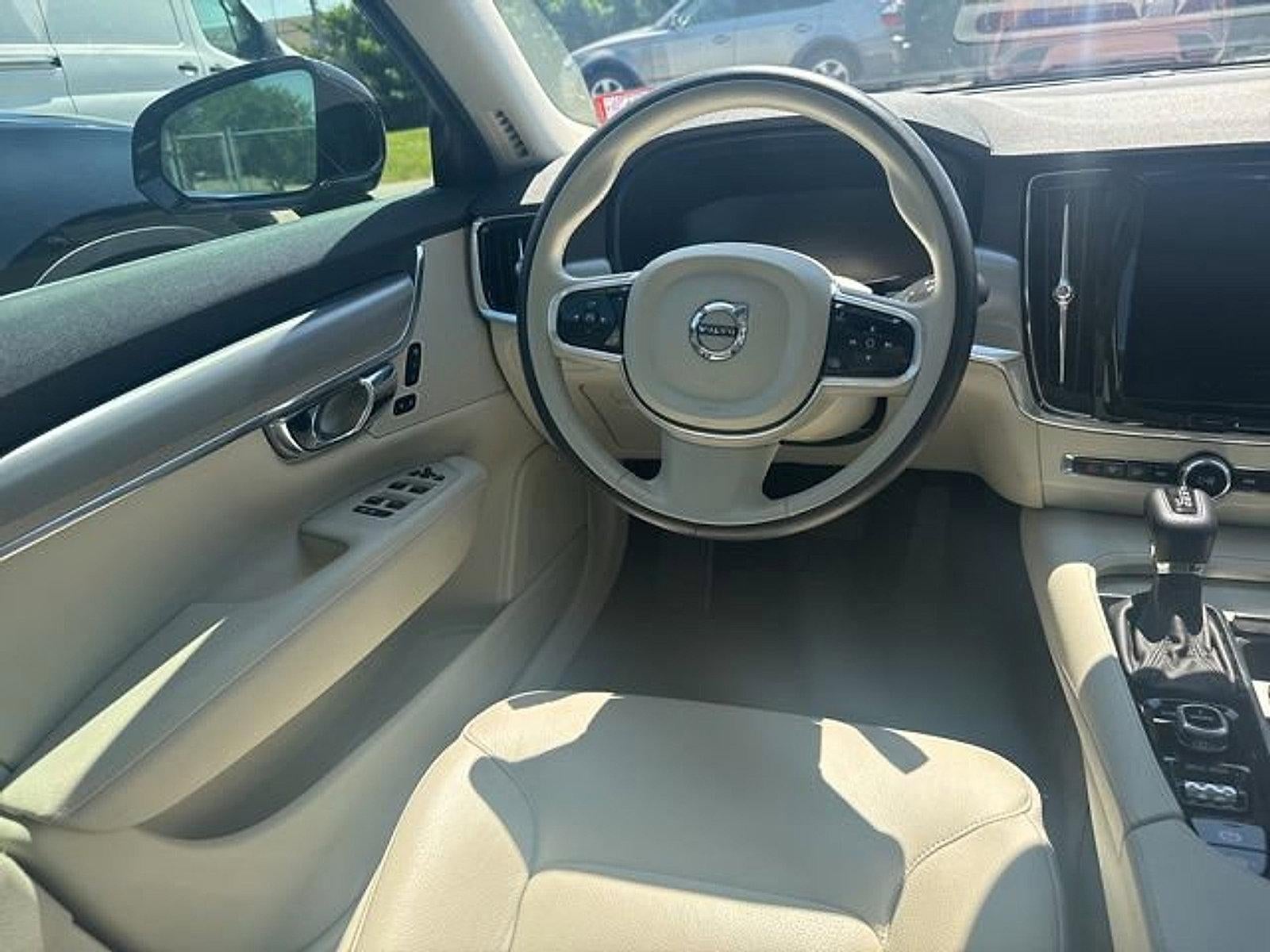 2017 Volvo S90 T6 AWD Momentum