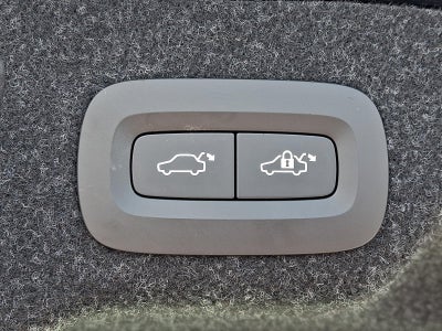 2017 Volvo S90 T6 AWD Momentum