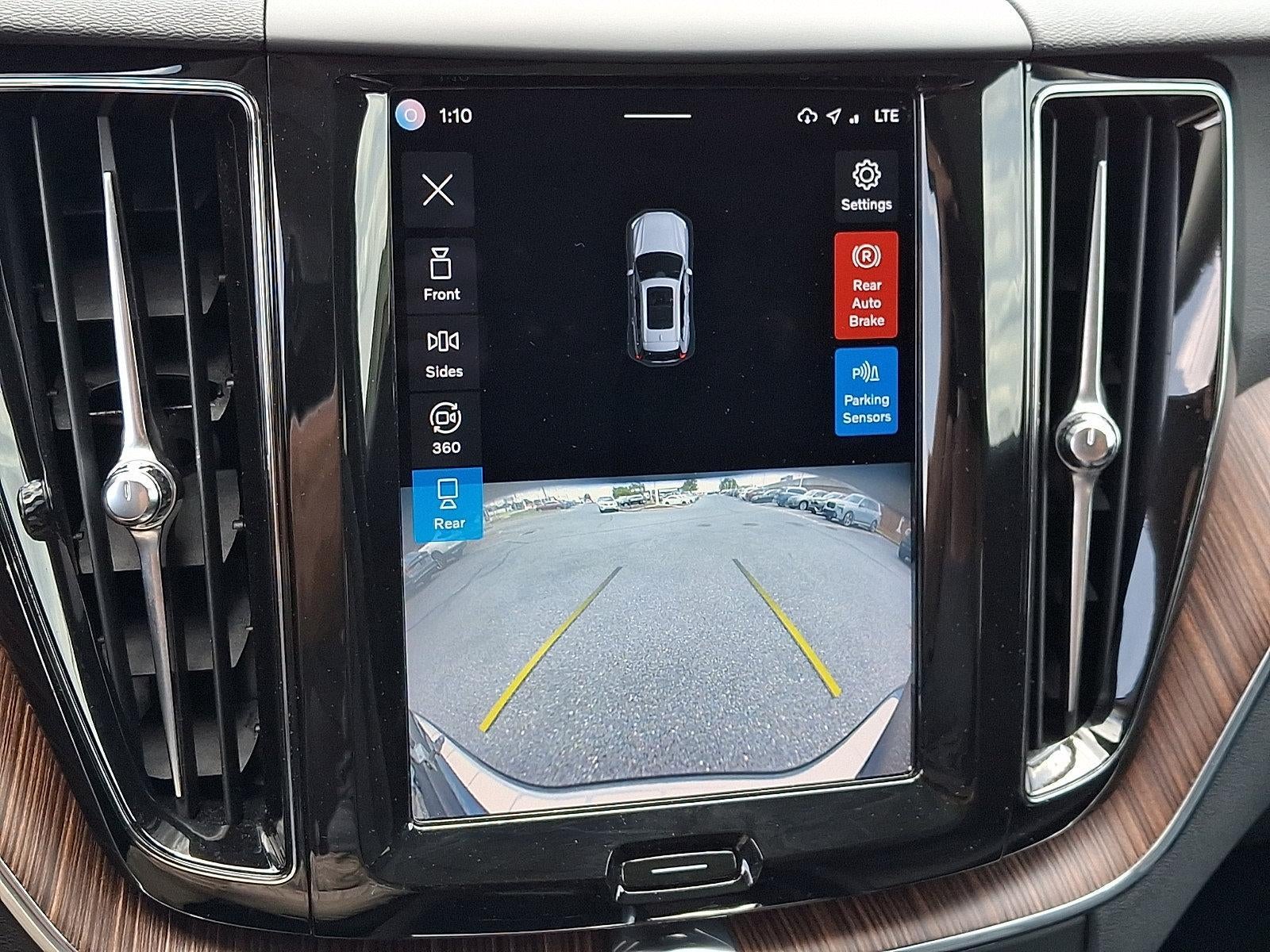 2023 Volvo XC60 B5 AWD Plus Bright Theme