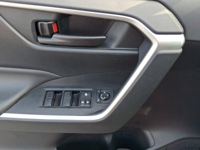 2020 Toyota RAV4 LE AWD (Natl)