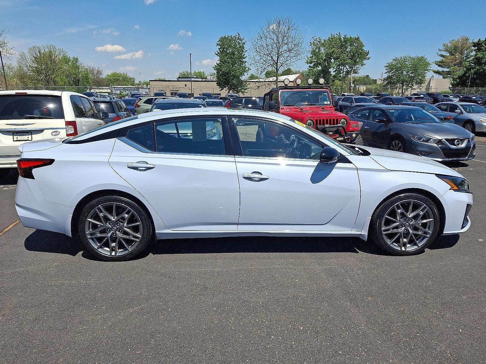 2023 Nissan Altima 2.0 SR Sedan