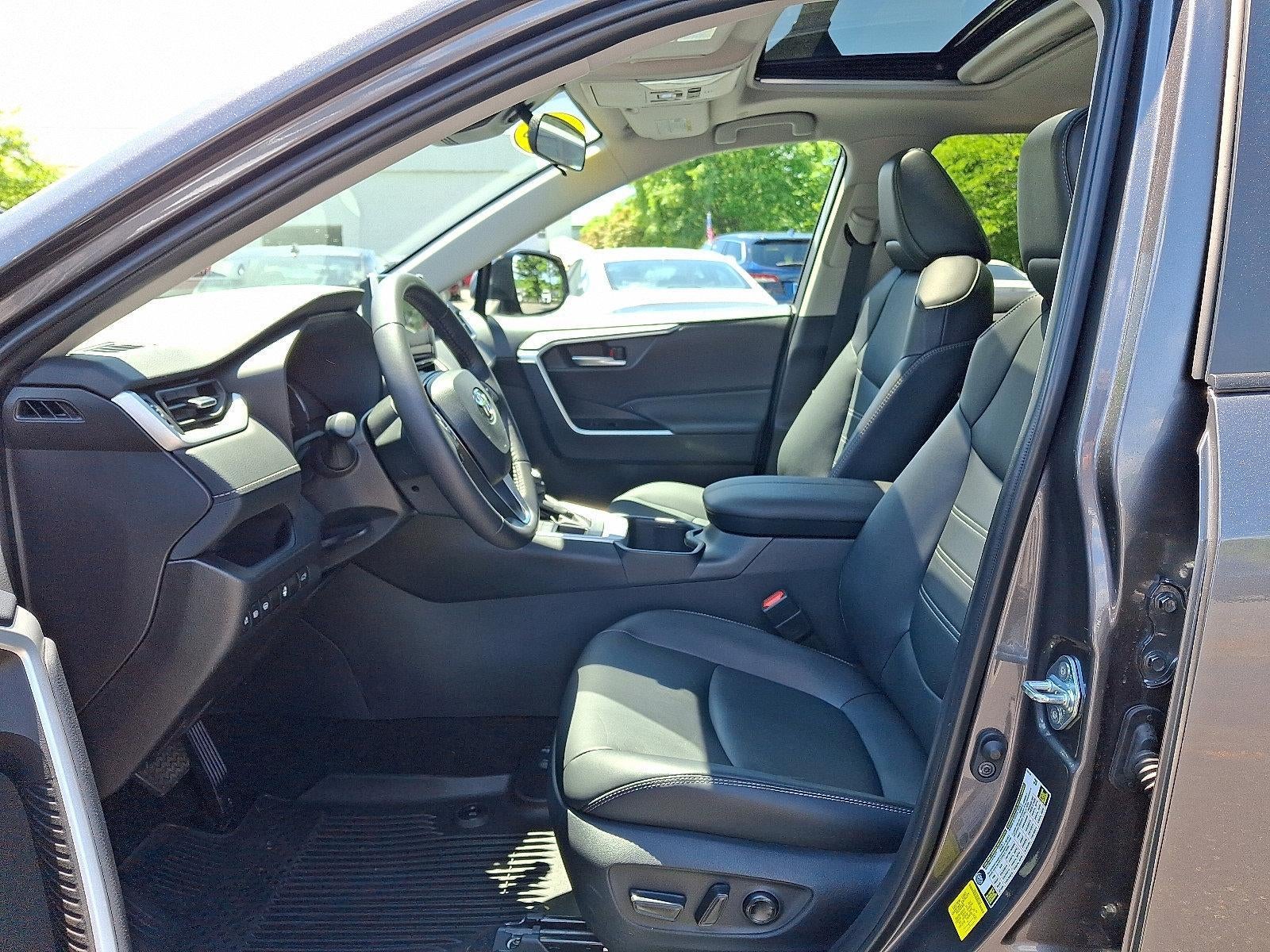 2025 Toyota RAV4 XLE Premium AWD (Natl)