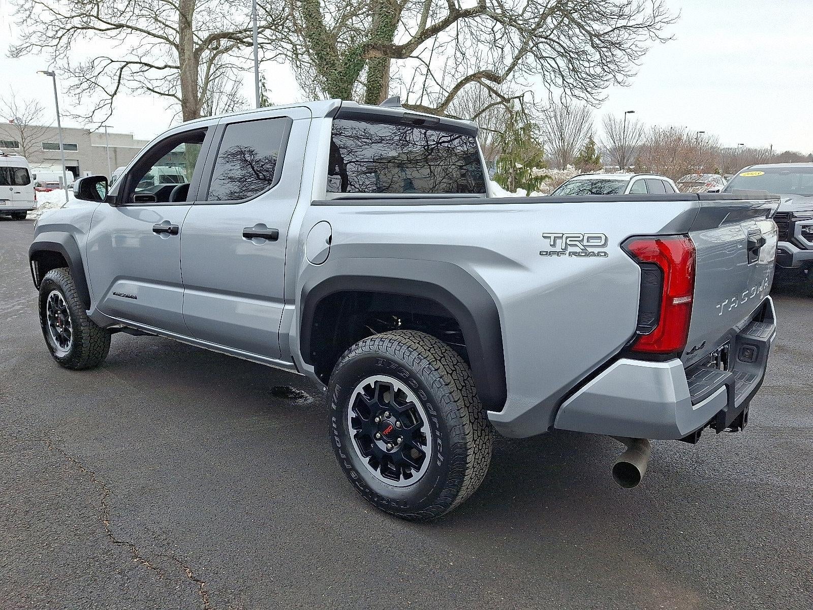 2025 Toyota Tacoma 4WD 4WD SR Double Cab 5' Bed MT (Natl)