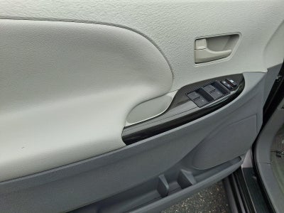 2013 Toyota Sienna 5dr 7-Pass Van V6 LE AAS FWD (Natl)