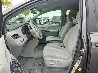 2013 Toyota Sienna 5dr 7-Pass Van V6 LE AAS FWD (Natl)