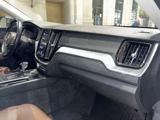 2018 Volvo XC60 T5 AWD Momentum