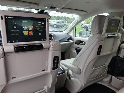 2017 Chrysler Pacifica Touring-L Plus FWD