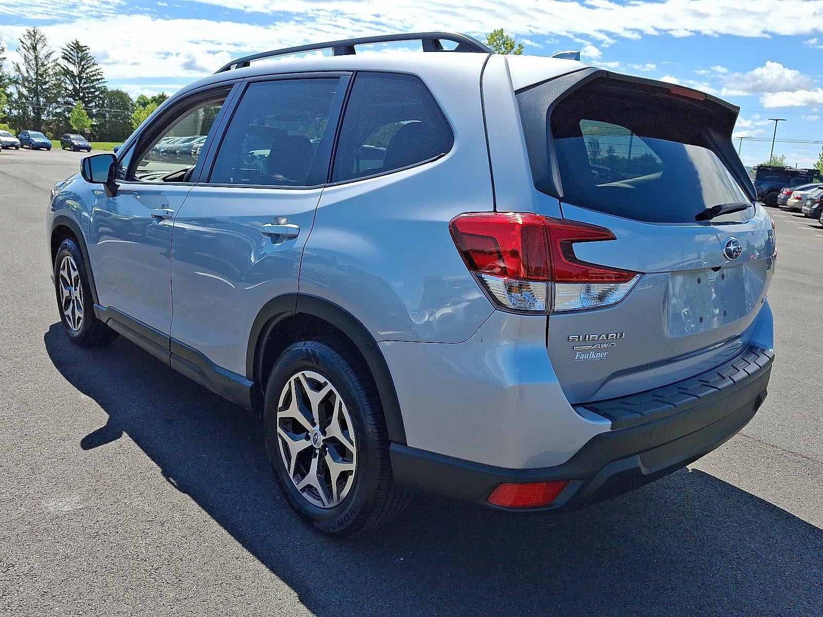 2023 Subaru Forester Premium CVT