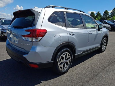 2023 Subaru Forester Premium CVT