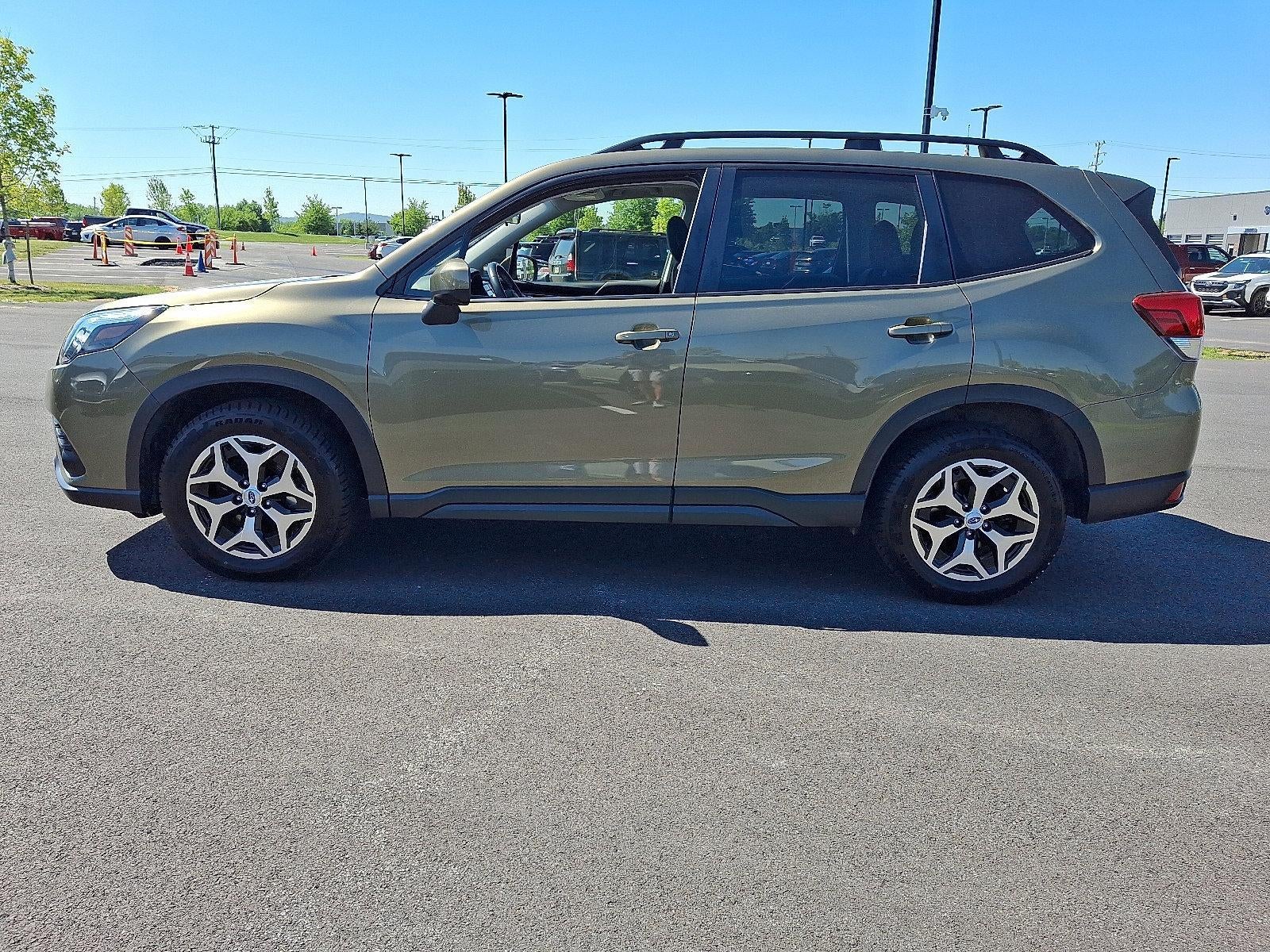 2023 Subaru Forester Premium CVT