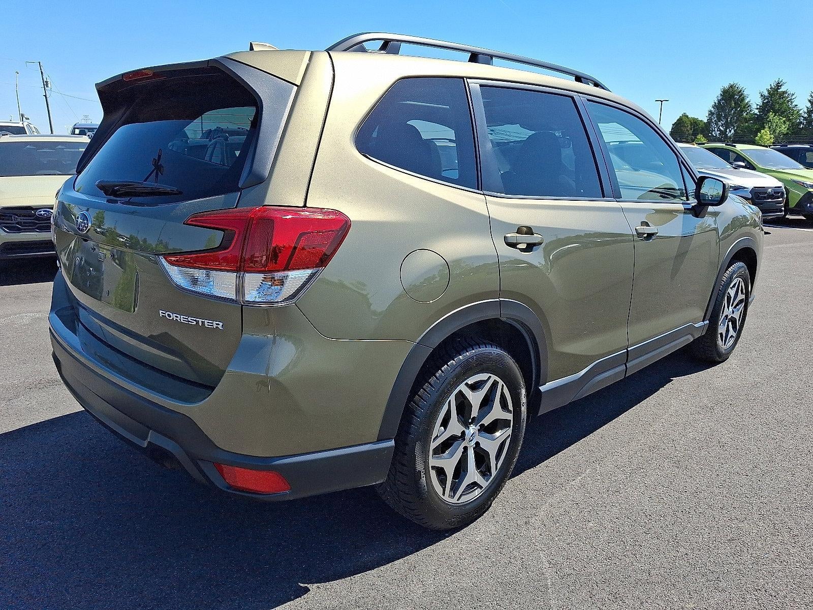 2023 Subaru Forester Premium CVT