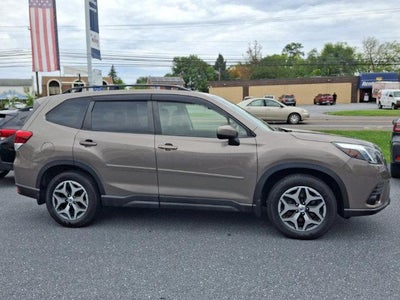 2022 Subaru Forester Premium CVT