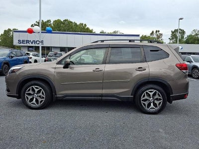 2022 Subaru Forester Premium CVT