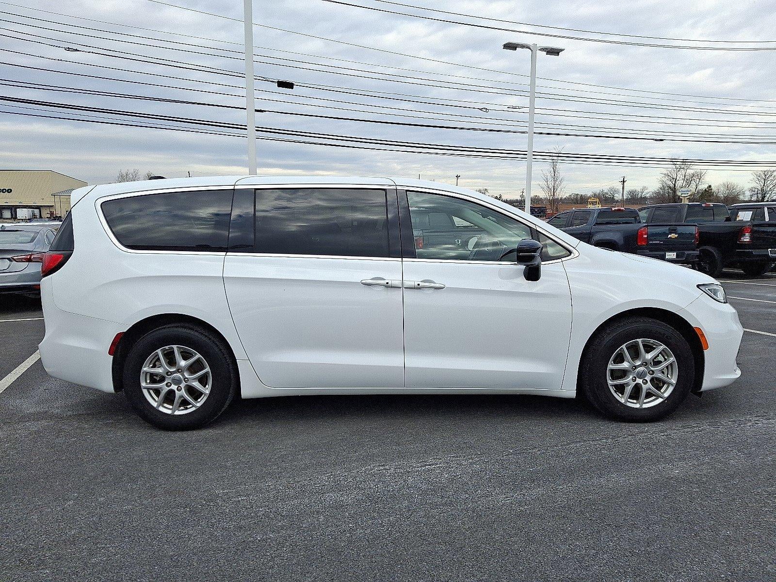 2024 Chrysler Pacifica Touring L FWD