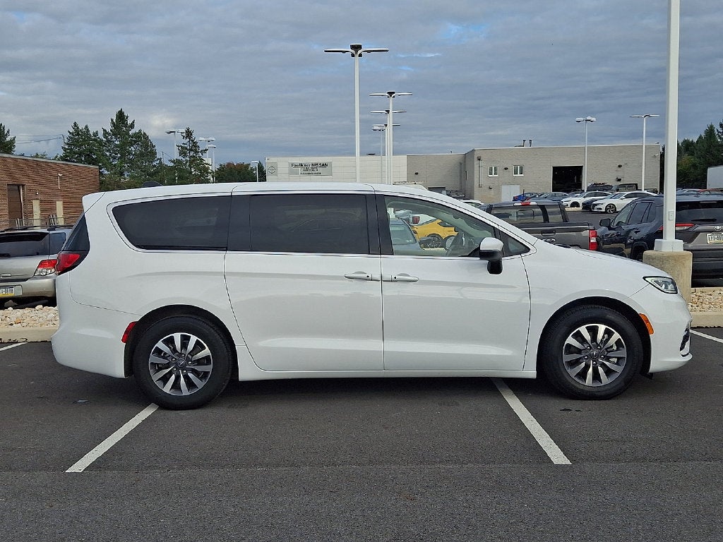 2023 Chrysler Pacifica Hybrid Touring L