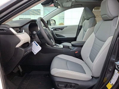 2025 Toyota RAV4 XLE Premium AWD (Natl)